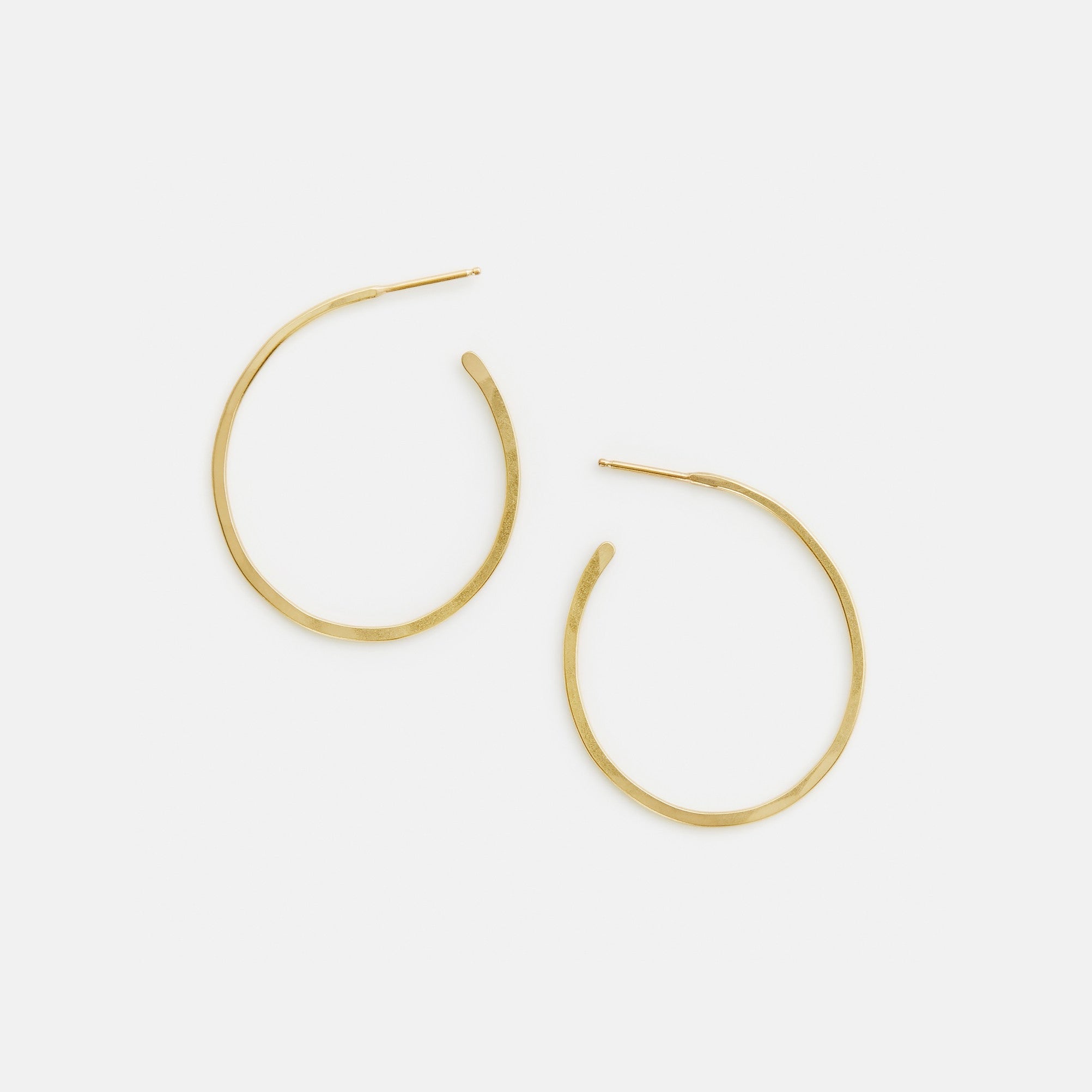 Flat Hoops, Medium, 19k Gold – Jill Platner