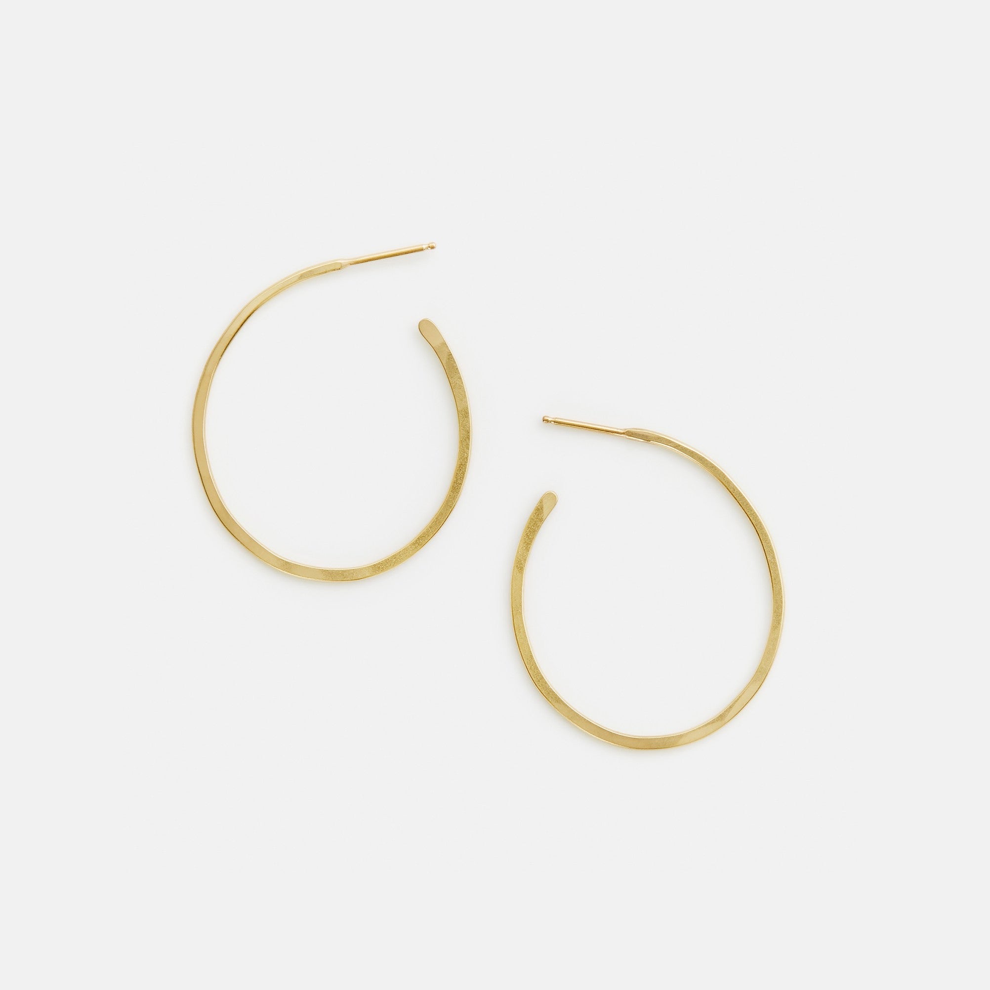 Flat Hoops Earrings, Medium, 19k Gold – Jill Platner